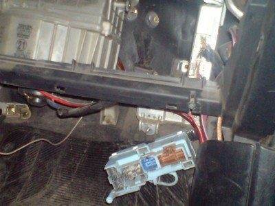 Отсоединил три фишки от мозга и четыре от синей коробочки.JPG