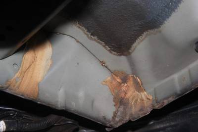 шовный герметик, пластизоль, очаг корозии.JPG